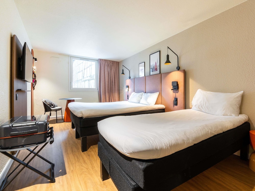 Habitación superior con 2 camas individuales del hotel Ibis Strasbourg Centre Petite France. Foto 4