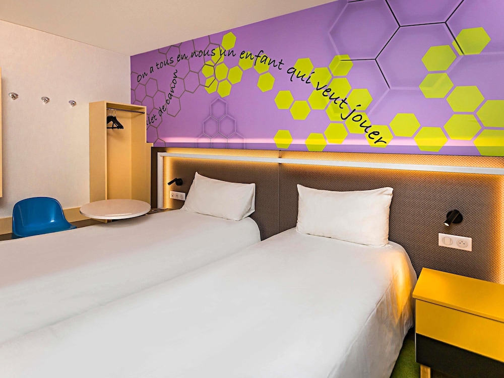 Habitación estándar con camas individuales del hotel Ibis Styles Strasbourg Stade De La Meinau. Foto 3