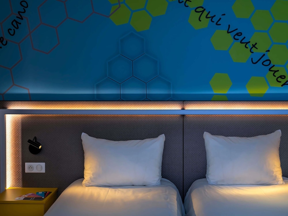 Habitación estándar con camas individuales del hotel Ibis Styles Strasbourg Stade De La Meinau. Foto 4