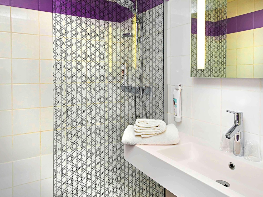 Habitación estándar con camas individuales del hotel Ibis Styles Strasbourg Stade De La Meinau. Foto 5