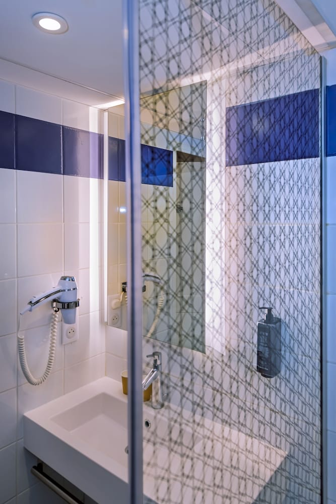 Habitación estándar con camas individuales del hotel Ibis Styles Strasbourg Stade De La Meinau. Foto 7