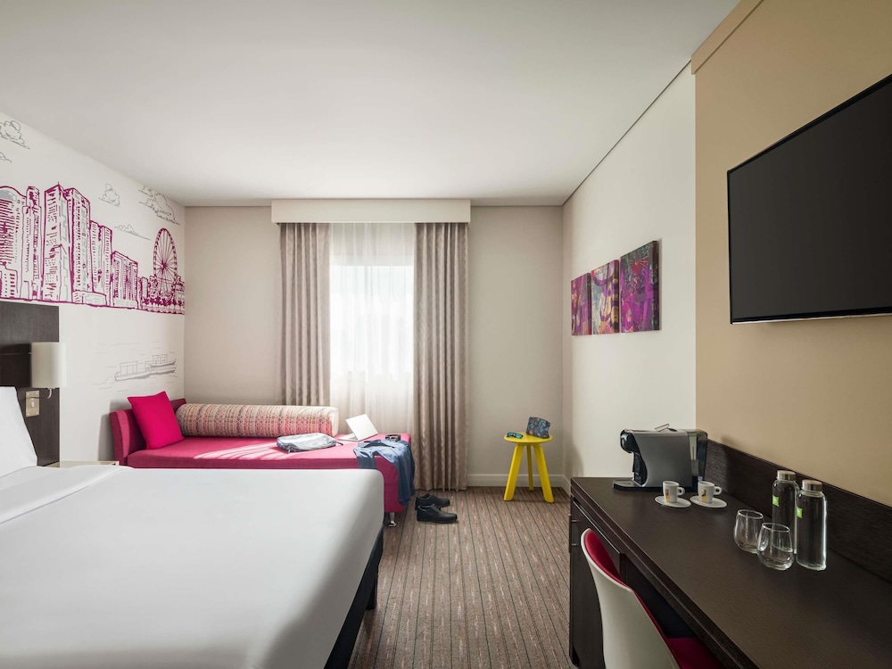 Habitación Superior con 1 cama doble del hotel Ibis Styles Sharjah. Foto 2