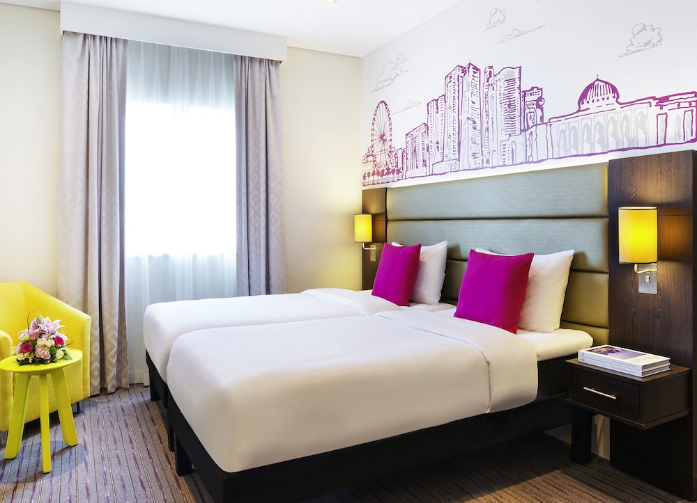 Habitación clásica con 2 camas individuales del hotel Ibis Styles Sharjah. Foto 1
