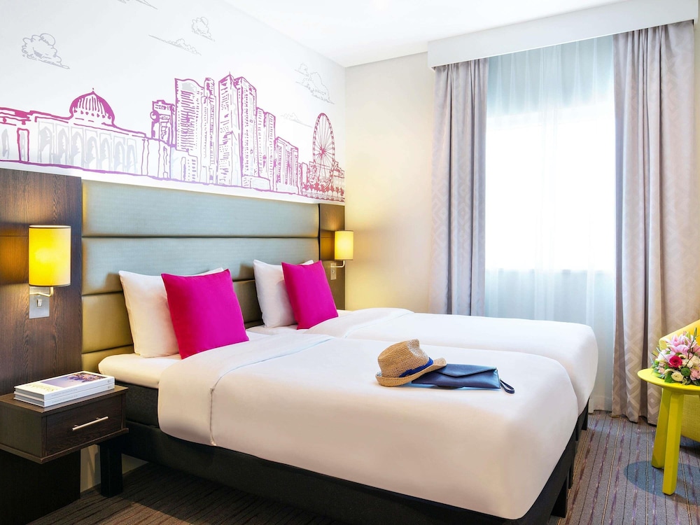 Habitación clásica con 2 camas individuales del hotel Ibis Styles Sharjah. Foto 2
