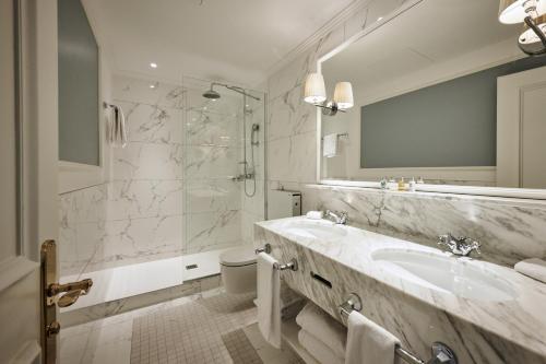 Habitación Doble Deluxe del hotel Victoria Jungfrau Grand and Spa. Foto 4