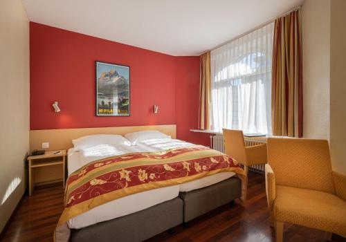 Habitación Triple del hotel De La Paix. Foto 4