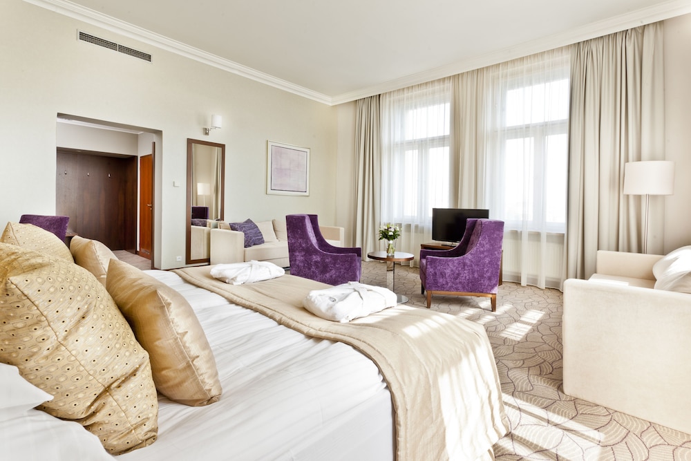Suite junior (entrada al spa incluida) del hotel Kosher King David Prague. Foto 1