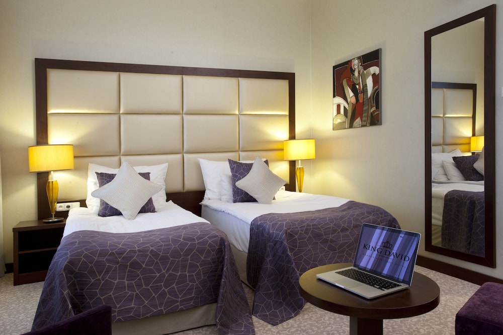 Habitación Deluxe con 1 cama doble o 2 individuales del hotel Kosher King David Prague. Foto 1