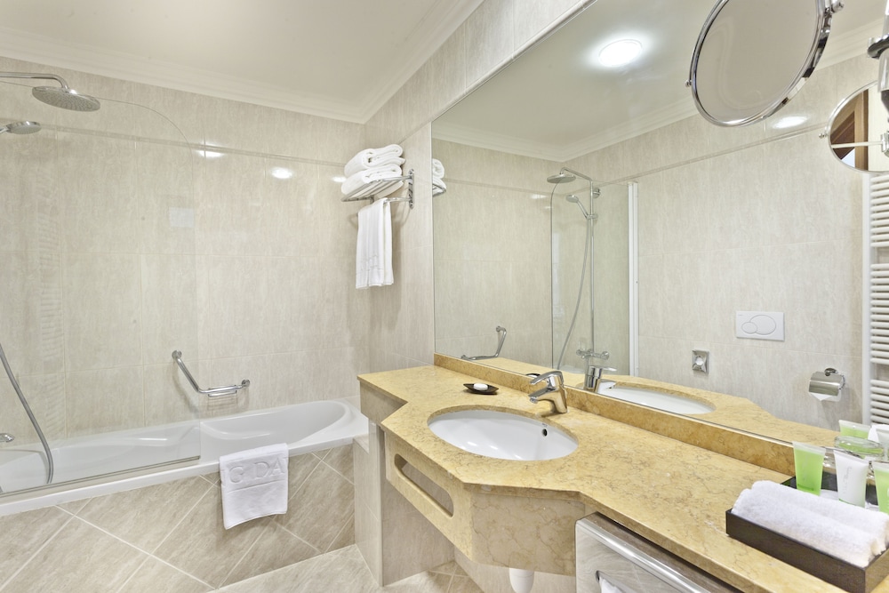 Habitación Deluxe con 1 cama doble o 2 individuales del hotel Kosher King David Prague. Foto 5