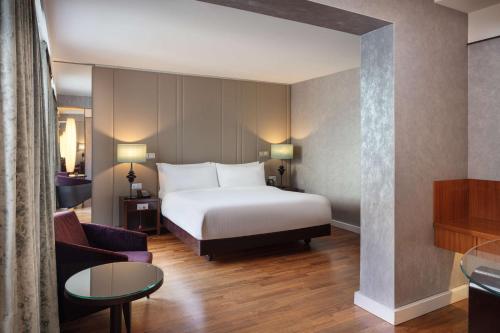 Habitación con cama extragrande - Adaptada para personas de movilidad reducida del hotel Hilton Berlin