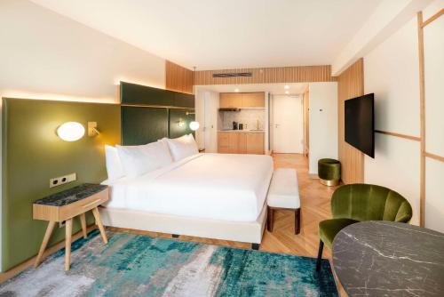Alojamiento con cama extragrande del hotel Hilton Berlin. Foto 1