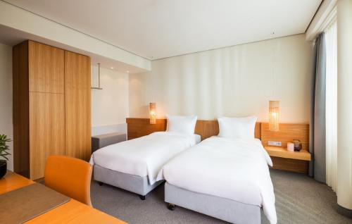 Habitación Doble en la planta alta - 2 camas del hotel Lindner Hotel Berlin Ku'damm. Foto 1