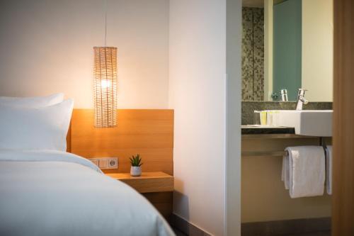 Habitación Doble con cama grande - Planta alta del hotel Lindner Hotel Berlin Ku'damm. Foto 4