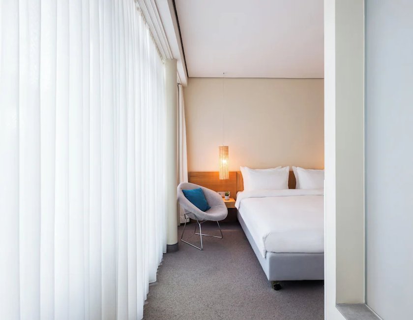 Habitación doble Balcón o Terraza Interior 1 Cama queen Vista Patio Normal del hotel Lindner Hotel Berlin Ku'damm