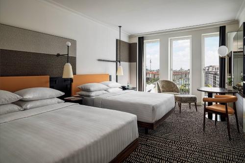 Habitación Panorama con vistas a la ciudad - 2 camas dobles del hotel Berlin Marriott. Foto 1