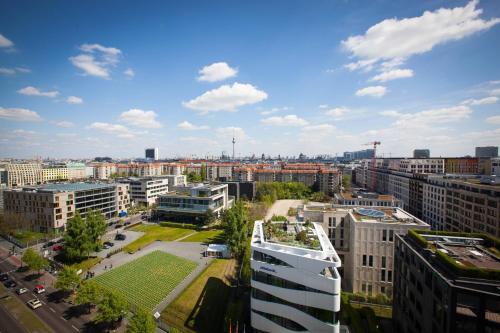 Habitación Panorama con vistas a la ciudad - 2 camas dobles del hotel Berlin Marriott. Foto 3