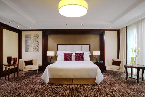 Suite Capital de 1 dormitorio con acceso al salón executive del hotel Berlin Marriott. Foto 2