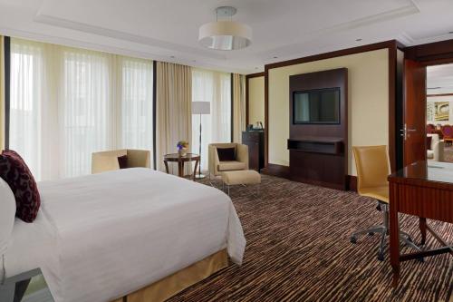 Suite Capital de 1 dormitorio con acceso al salón executive del hotel Berlin Marriott. Foto 3