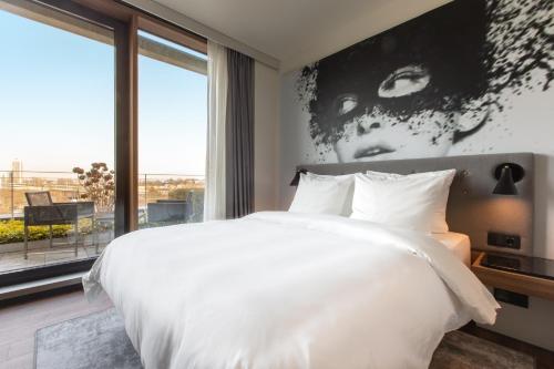Habitación Premium con balcón del hotel Radisson Blu , Cologne. Foto 15