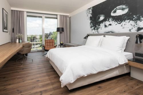 Habitación Premium con vistas a la ciudad del hotel Radisson Blu , Cologne. Foto 14