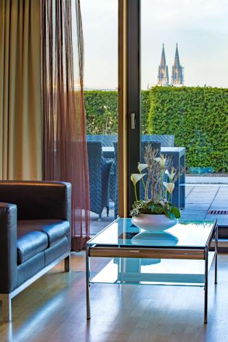 Suite Presidencial con terraza y vistas a la catedral del hotel Radisson Blu , Cologne. Foto 4