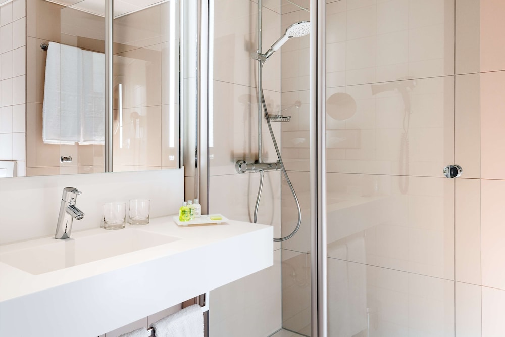 Habitación superior del hotel Nh Düsseldorf City-nord. Foto 4