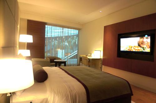 Habitación Superior con cama extragrande del hotel Oryx Airport. Foto 3