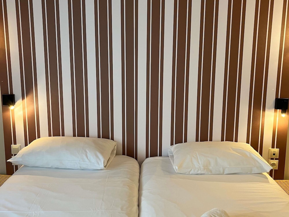Habitación Estándar 2 Camas Individuales del hotel Ibis Styles Nimes Gare Centre. Foto 3