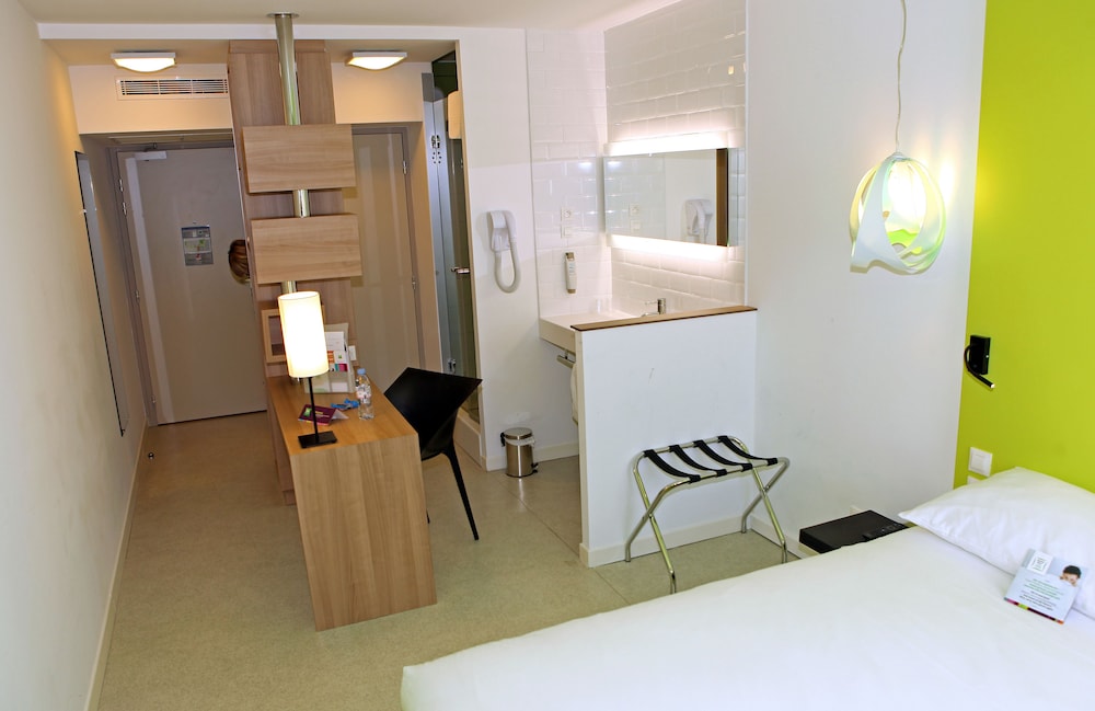 Habitación doble 1 Cama doble del hotel Ibis Styles Nimes Gare Centre. Foto 1