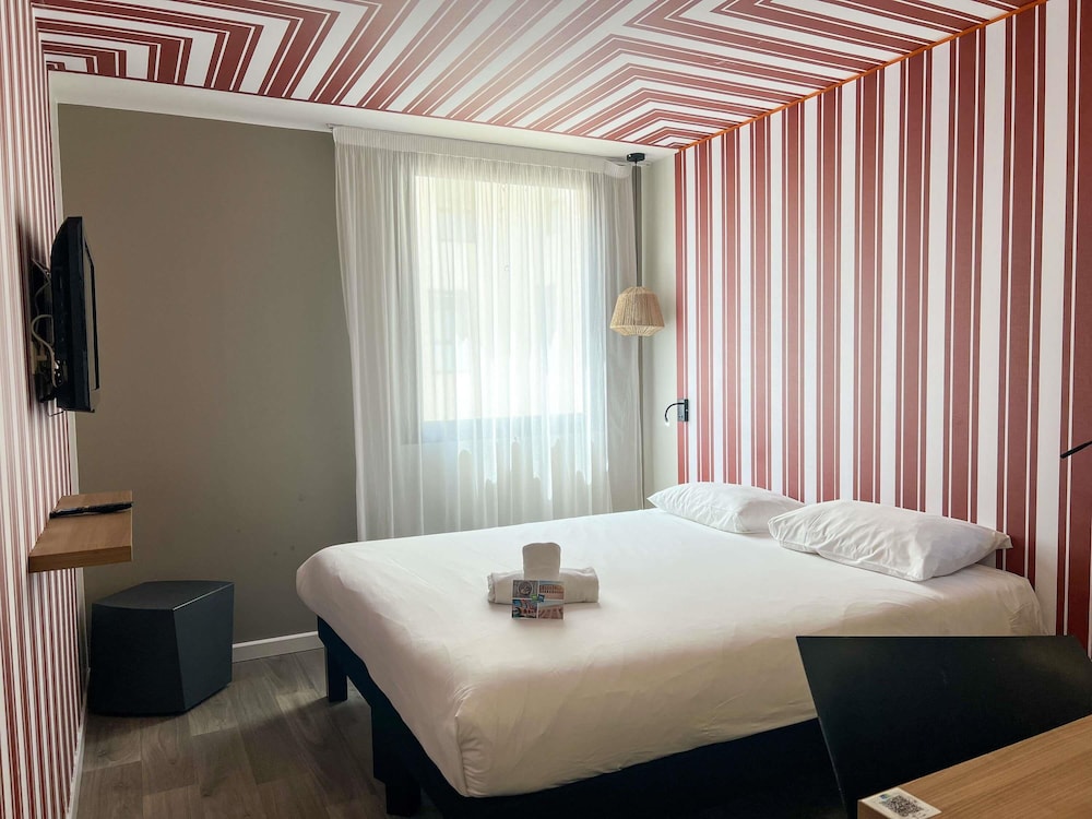 Habitación doble 1 Cama doble del hotel Ibis Styles Nimes Gare Centre. Foto 2