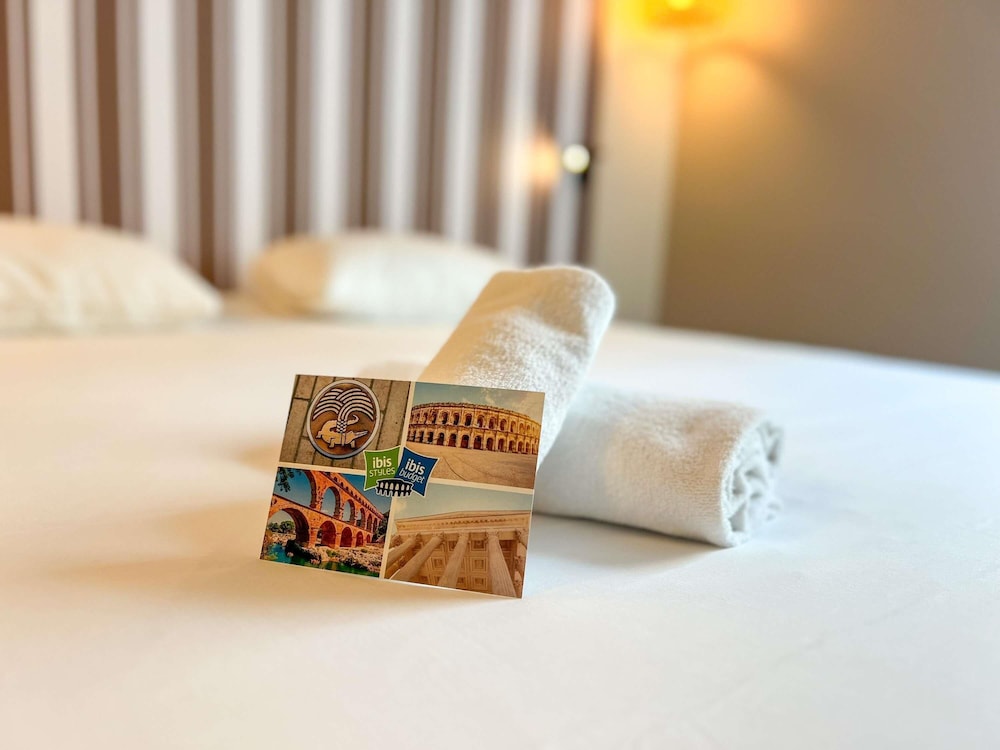 Habitación doble 1 Cama doble del hotel Ibis Styles Nimes Gare Centre. Foto 3