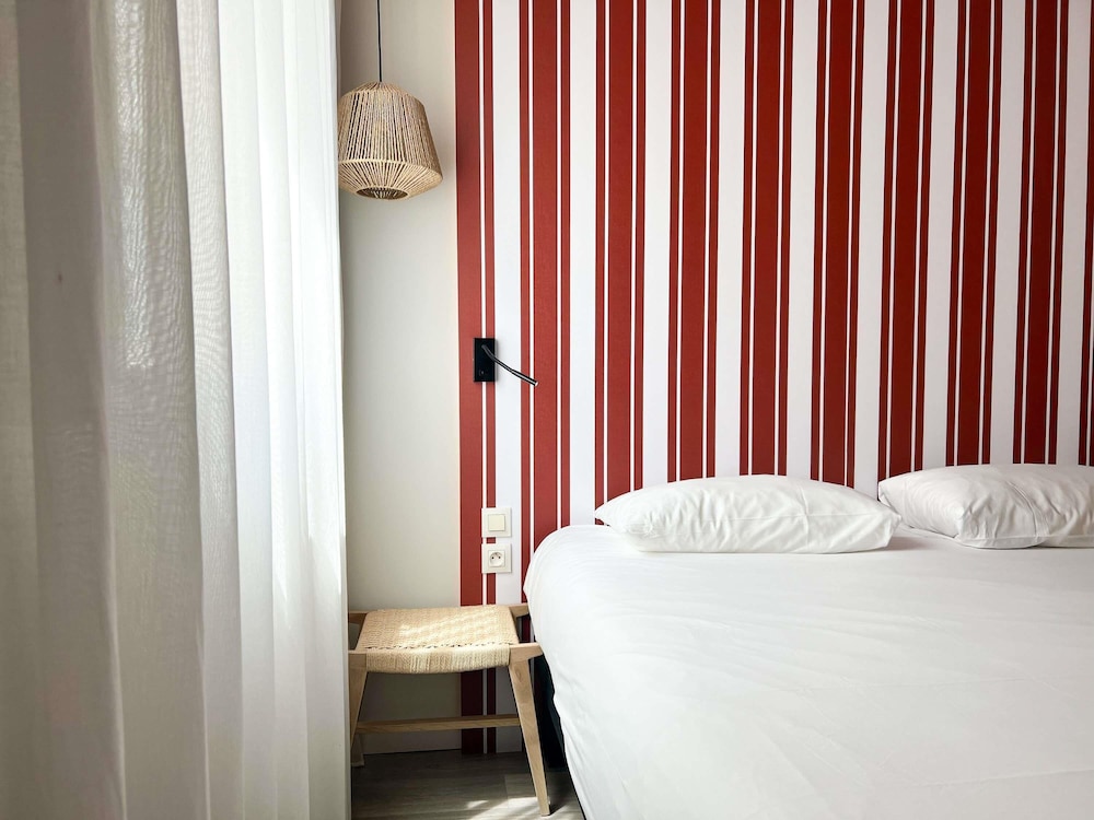 Habitación doble 1 Cama doble del hotel Ibis Styles Nimes Gare Centre. Foto 6