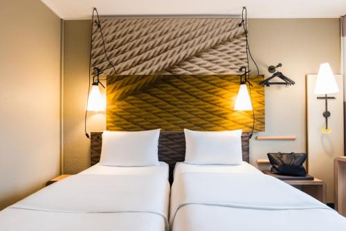 Habitación Doble Estándar - 2 camas del hotel Ibis Heidelberg Hauptbahnhof. Foto 1