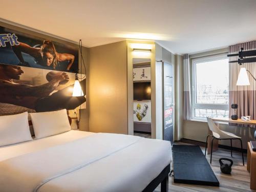 Habitación Estándar - Cama extragrande del hotel Ibis Heidelberg Hauptbahnhof. Foto 6