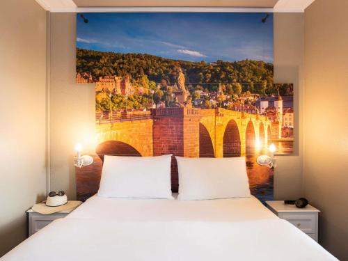 Habitación Estándar - Cama extragrande del hotel Ibis Heidelberg Hauptbahnhof. Foto 8