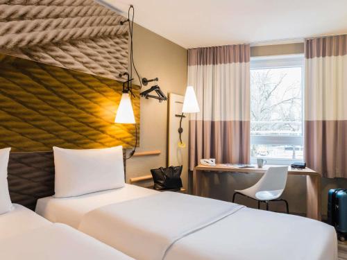 Habitación Doble Estándar - 2 camas del hotel Ibis Heidelberg Hauptbahnhof. Foto 4