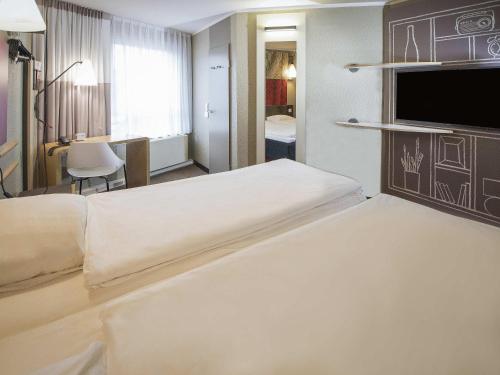 Habitación Doble Estándar - 2 camas del hotel Ibis Heidelberg Hauptbahnhof. Foto 7