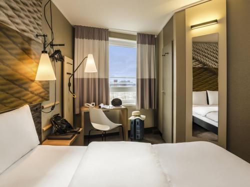 Habitación Doble Estándar - 2 camas del hotel Ibis Heidelberg Hauptbahnhof. Foto 9