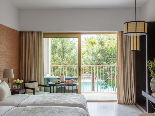 Habitación Doble Deluxe con balcón y vistas a la piscina - 2 camas del hotel Victoria Golf Resort and Spa Managed by Accor. Foto 4