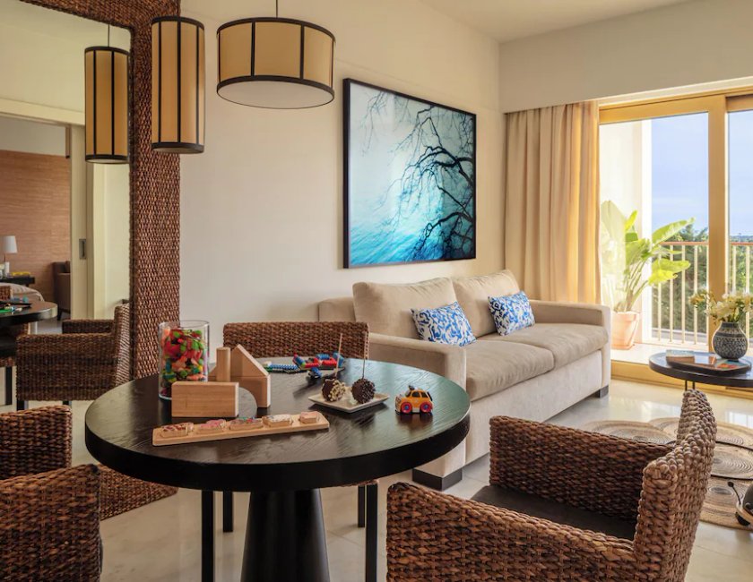 Suite familiar, 2 habitaciones, balcón (1 King Bed and 2 Twin Beds) del hotel Victoria Golf Resort and Spa Managed by Accor. Foto 1