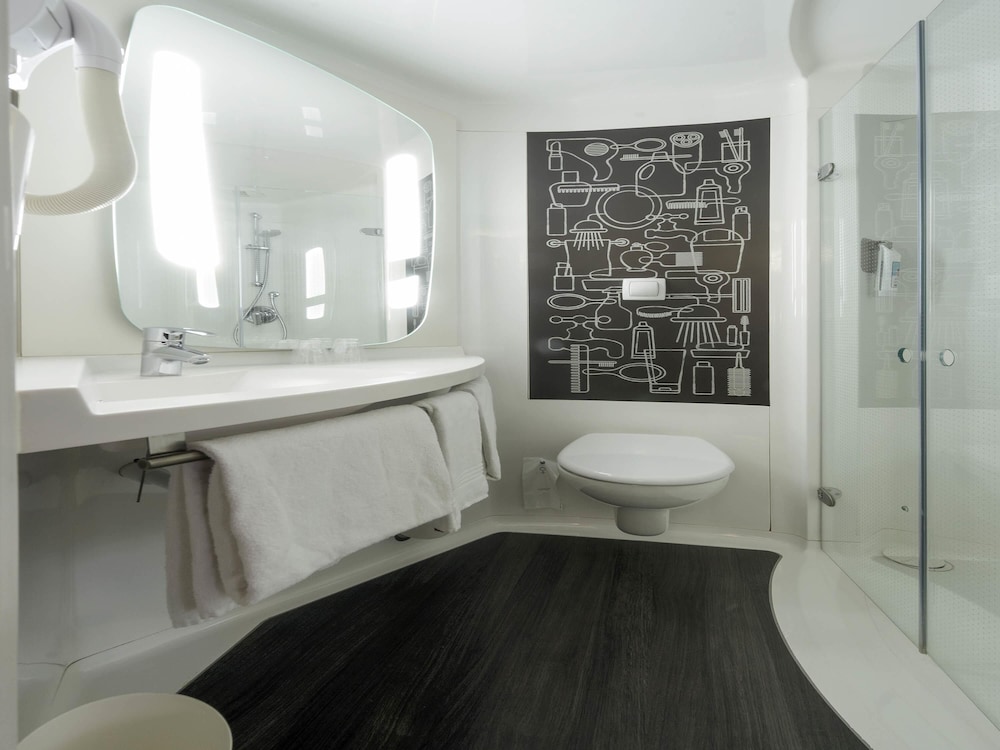 Habitación estándar con 2 camas individuales del hotel Ibis Rouen Centre Champ De Mars. Foto 3