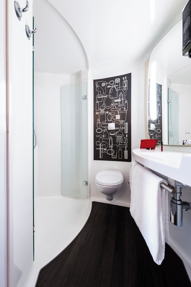 Habitación estándar con 2 camas individuales del hotel Ibis Rouen Centre Champ De Mars. Foto 6
