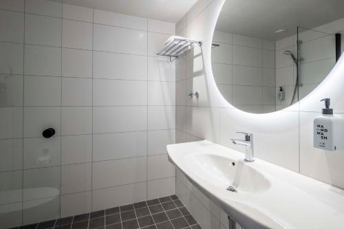 Habitación Estándar - Cama extragrande del hotel Scandic Sluseholmen. Foto 4