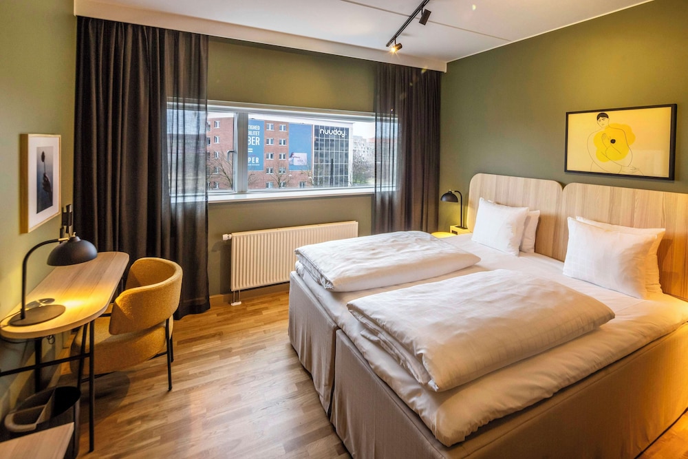 Habitación superior, 1 cama de matrimonio grande del hotel Scandic Sydhavnen. Foto 2