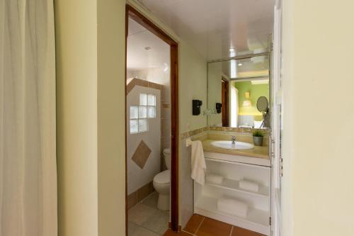 Habitación Superior - 1 cama grande del hotel Whala!bávaro - All Inclusive. Foto 5