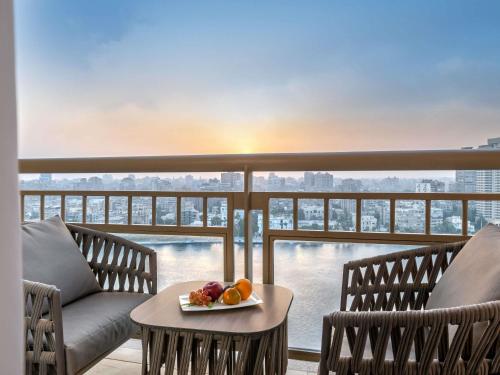 Luxury Double Room with Two Double Beds and Panoramic Nile View del hotel Sofitel Cairo Downtown Nile. Foto 3