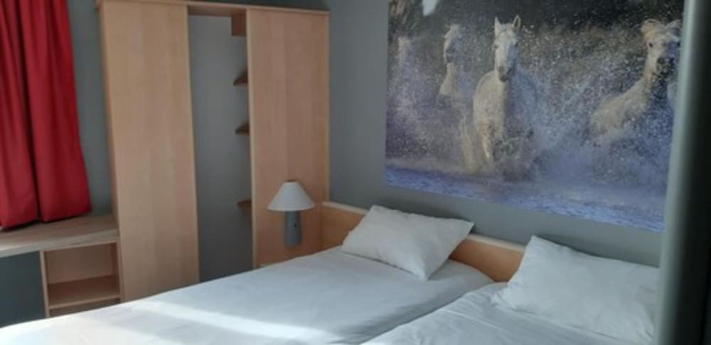 Habitación estándar con 2 camas individuales del hotel Ibis Arles. Foto 4