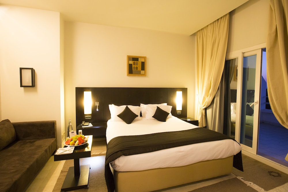 Habitación doble superior del hotel Ambassadeurs. Foto 1