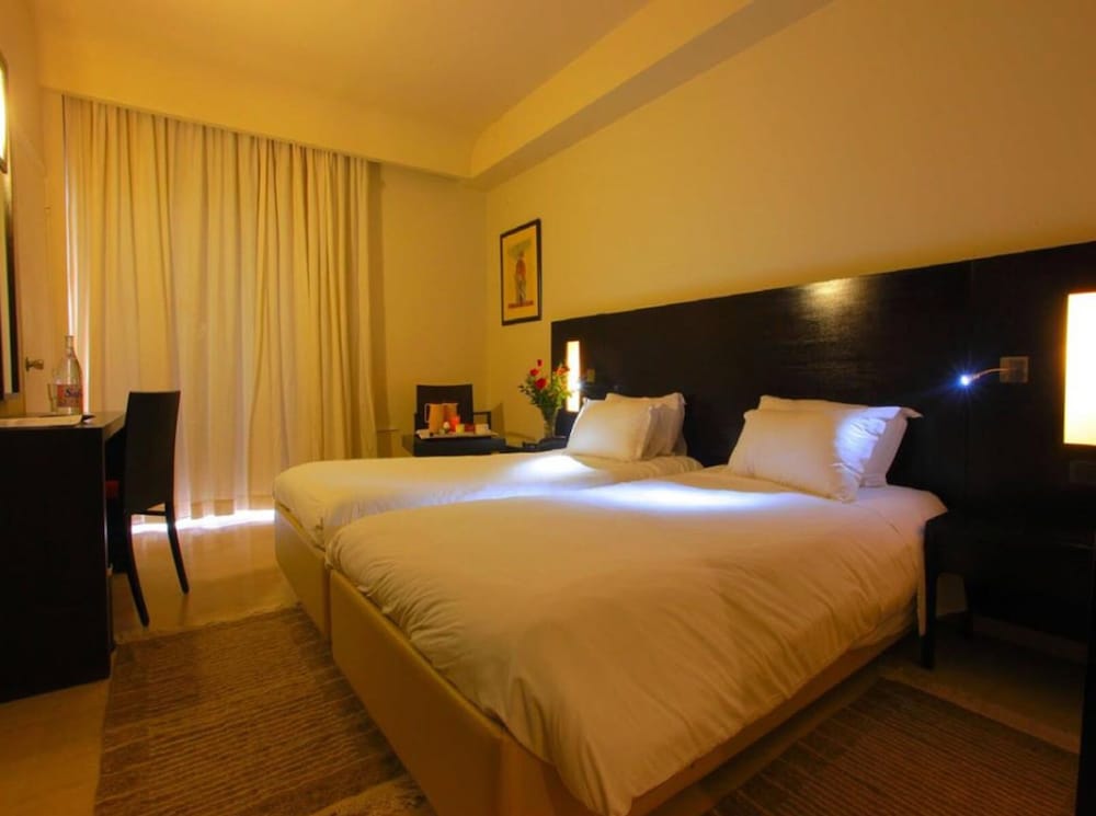 Habitación individual superior del hotel Ambassadeurs. Foto 3