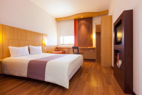 Habitación Doble Estándar del hotel Ibis Tunis. Foto 11